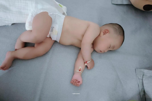 无棣三个月宝宝抬头不稳